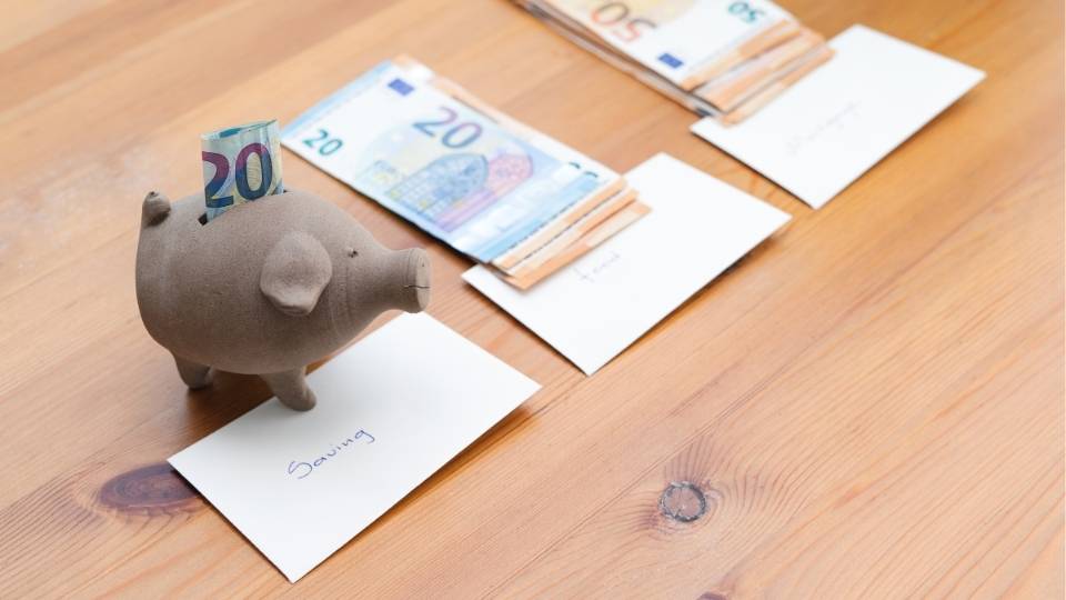 พนักงานมนุษย์เงินเดือน 25,000 อยากมีรถยนต์คันแรก ควรจัดสรรเงินยังไงดี?